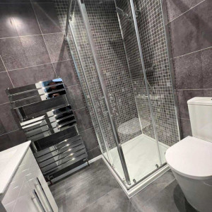 silvery grey bathroom tiling paneling