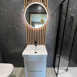 mirror hang in bathroom lighting